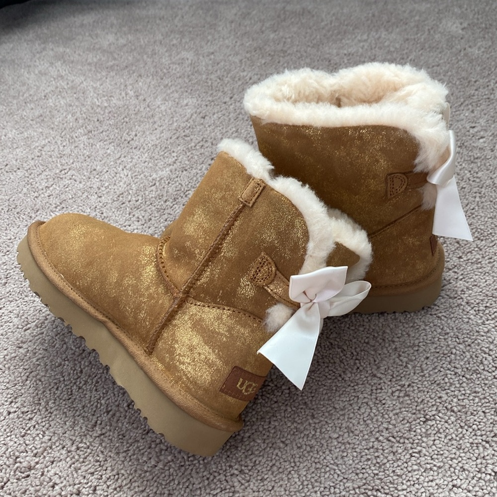 UGG Mini Bailey Bow Glimmer Faux Fur Boot Size 5